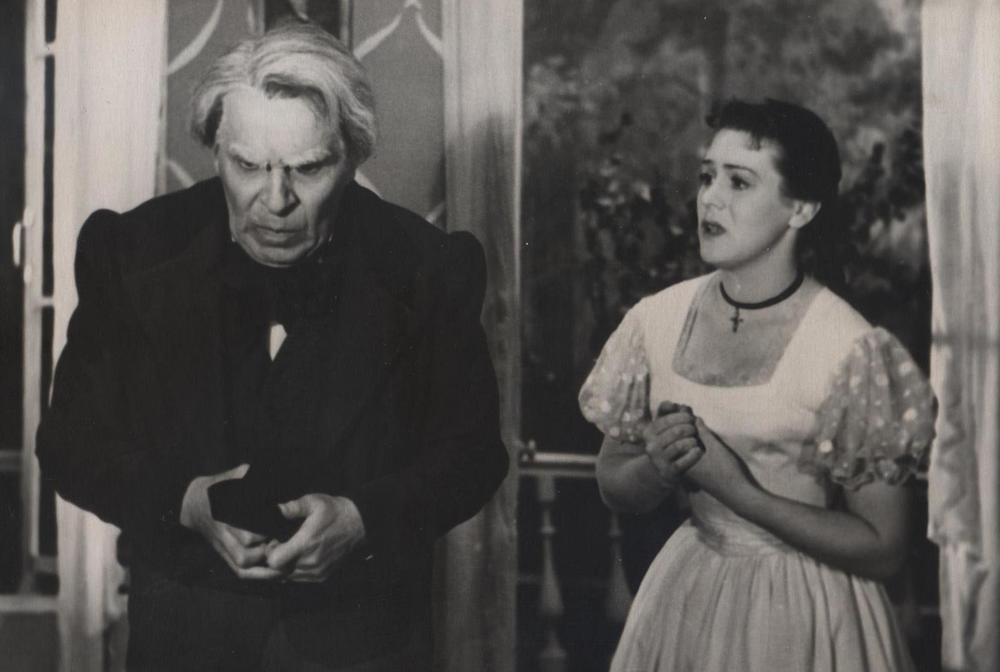 Тамара Никольская в спектакле "Дворянское гнездо" по роману И.С. Тургенева