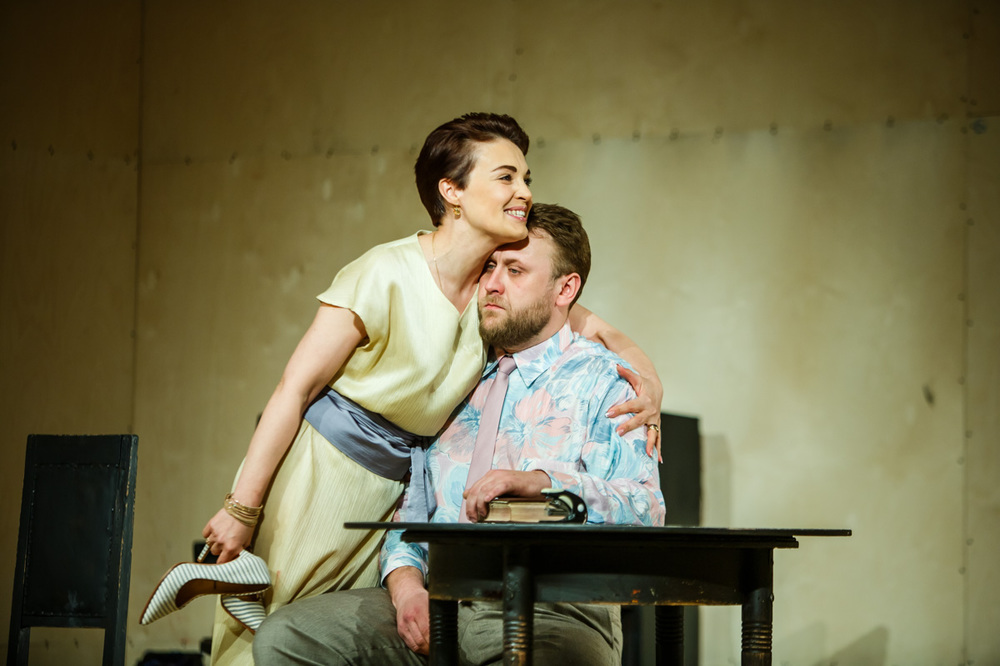 Анастасия Светлова и Николай Шрайбер в спектакле "Месяц в деревне". Фото Т.Кучариной