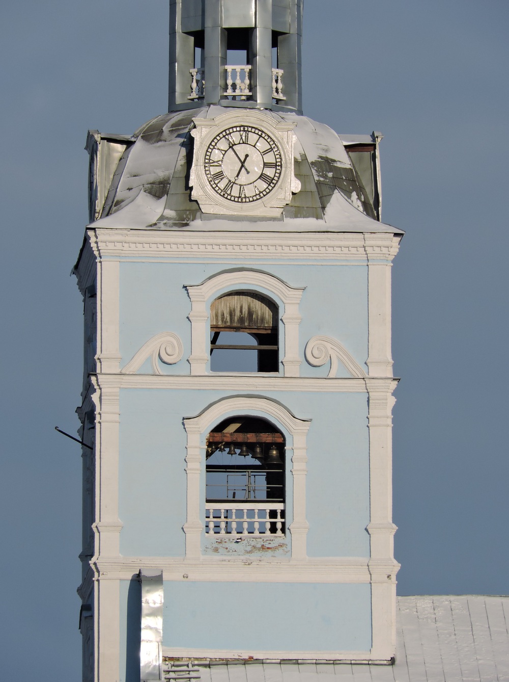 Церковь Петра и Павла. Часы на колокольне. Фото А.Григорьева