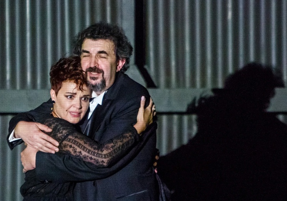 Анастасия Светлова и Игорь Золотовицкий в спектакле "Чайка. Эскиз". Фото Т.Кучариной