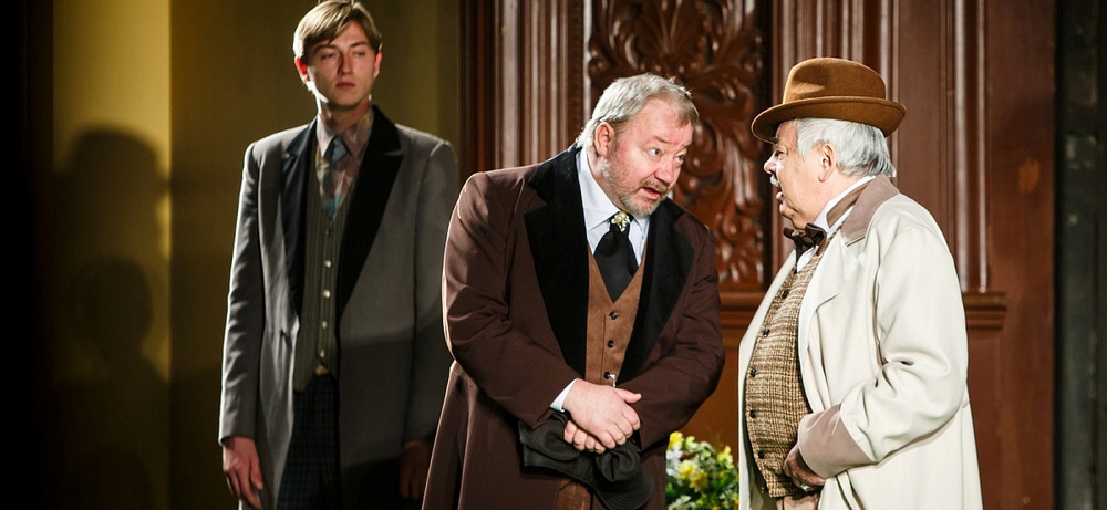 Михаил Емельянов, Олег Новиков и Валерий Смирнов в спектакле "Лес". Фото Т.Кучариной