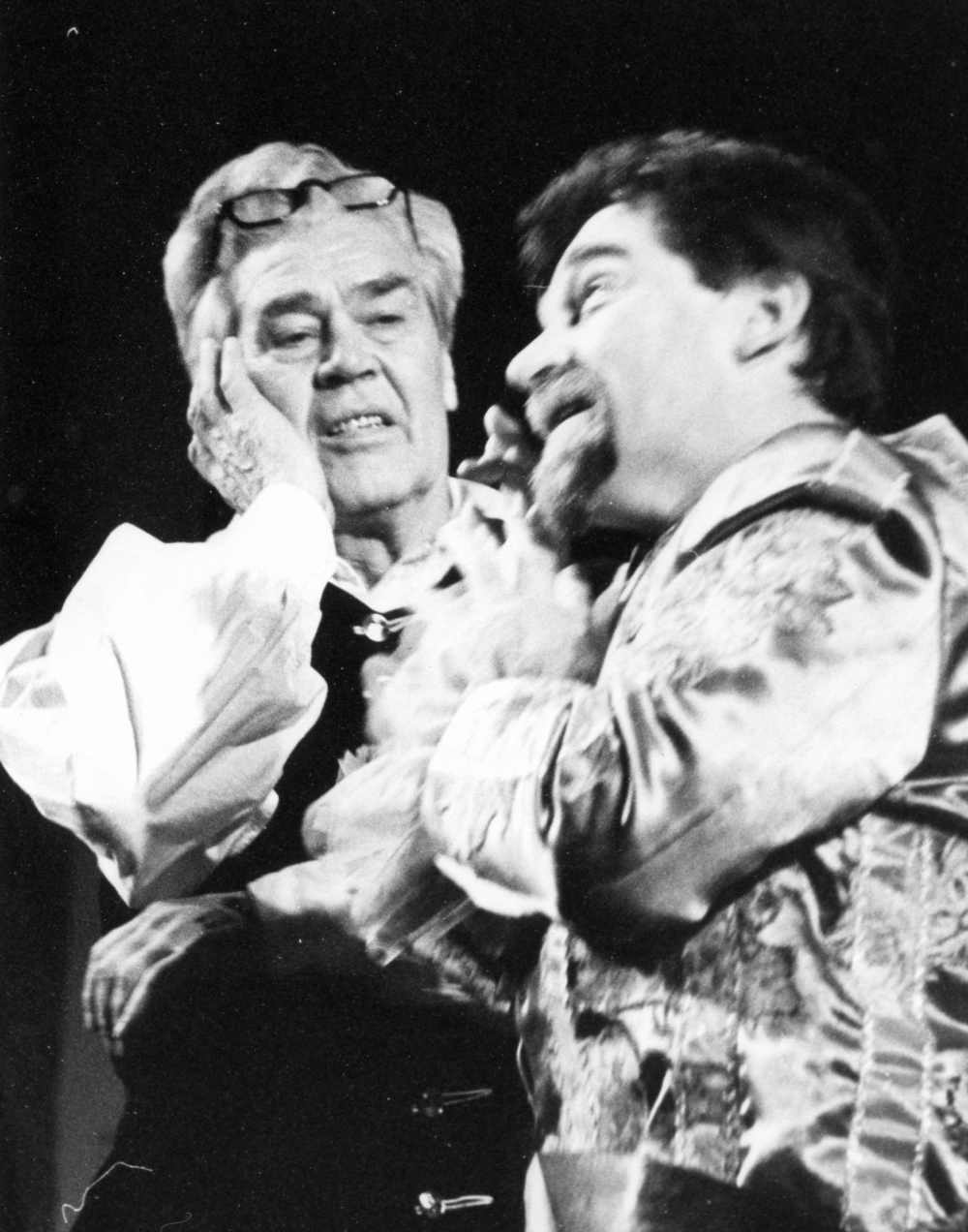 Ф.И.Раздьяконов и С.Ф.Куценко в спектакле "Честный авантюрист". Фото Ю.Барышева