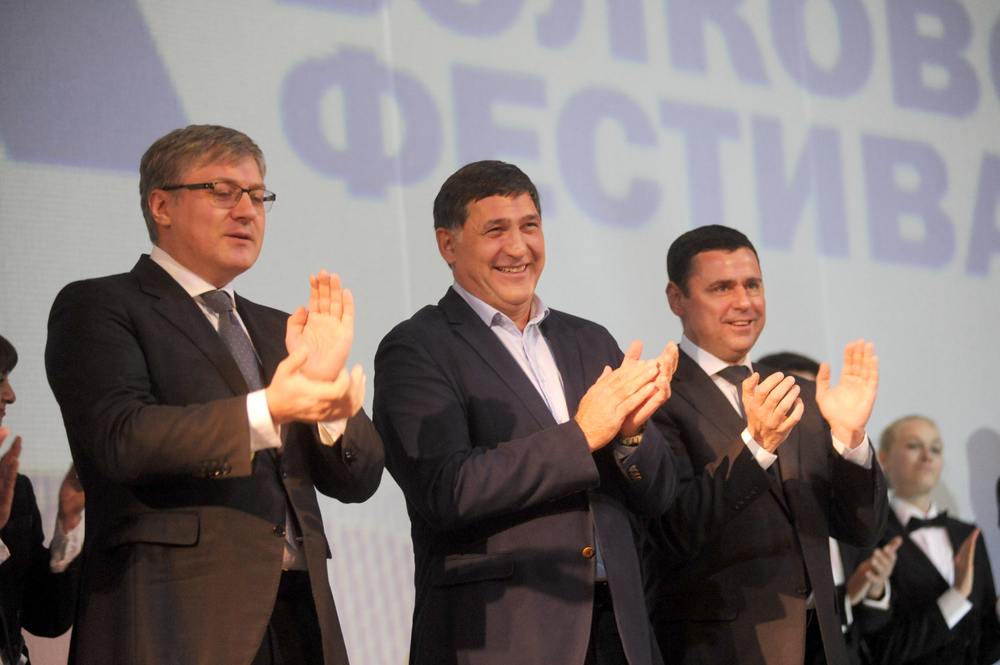 Заместитель Министра культуры РФ Павел Степанов, художественный руководитель Волковского театра Сергей Пускепалис <br/>и губернатор Ярославской области Д.Ю. Миронов. Фото С.Белякова