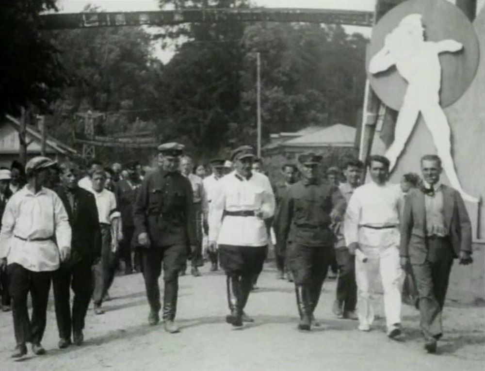 К нам приехал наш любимый Генрих Григорич дорогой...