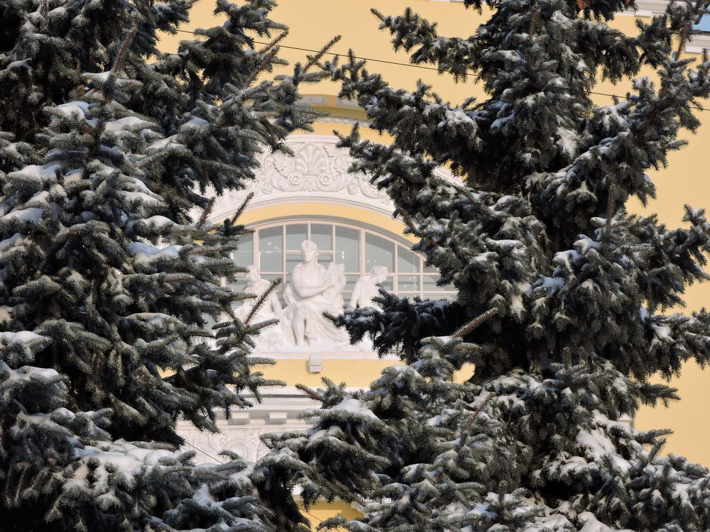 Театр им. Ф.Г. Волкова в Ярославле. Фрагмент фасада. Фото А.Григорьева.