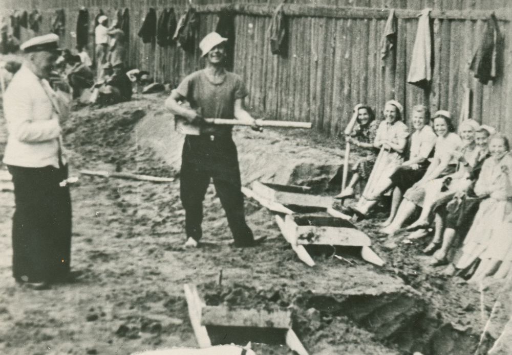 Субботник по строительству дороги Ярославль-Вологда. 1943 год