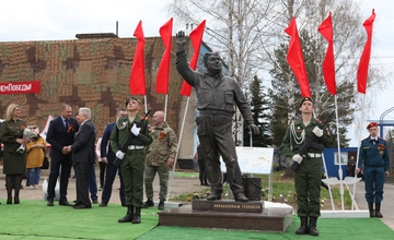Под Ярославлем в канун Дня Победы открыт памятник авиационным техникам