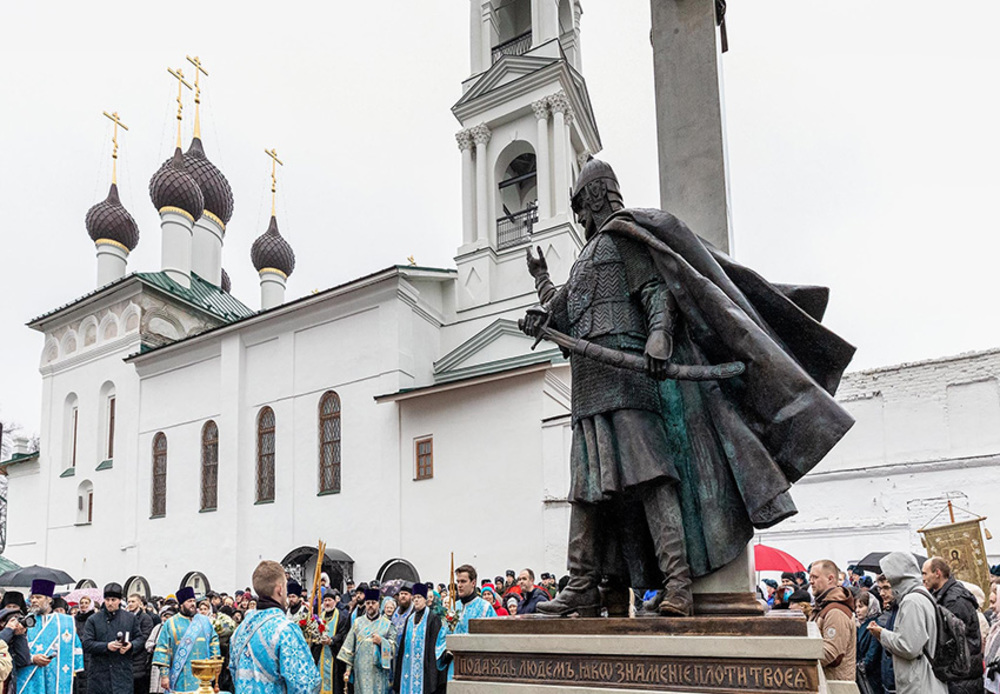 Памятник минину и пожарскому фото в хорошем качестве