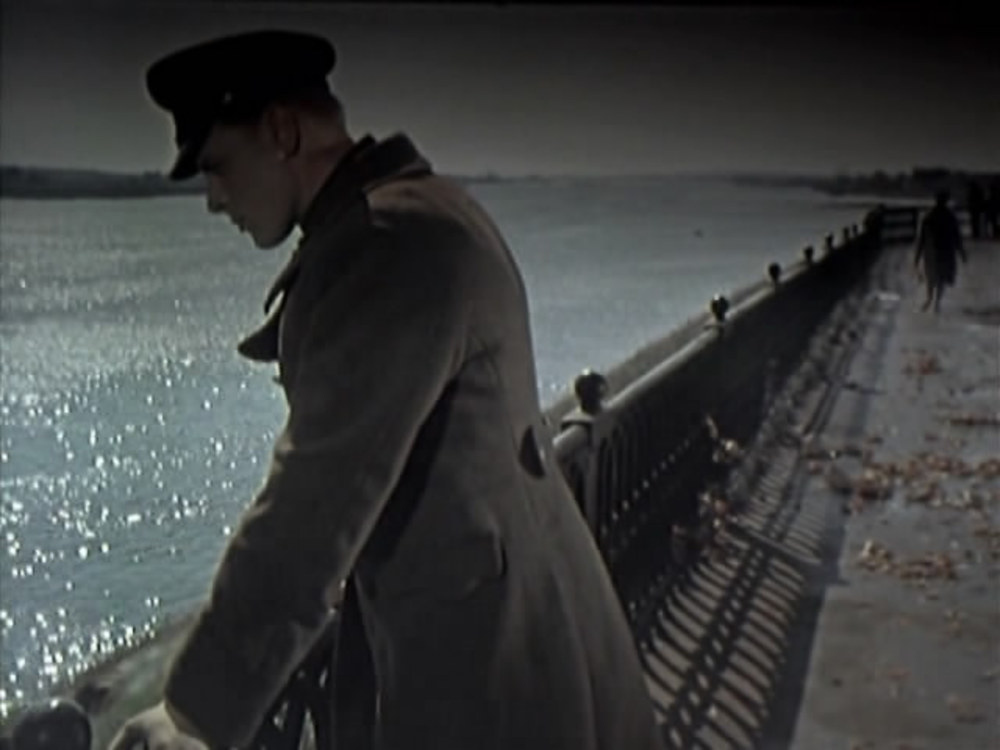 Кадр из фильма. Набережная.