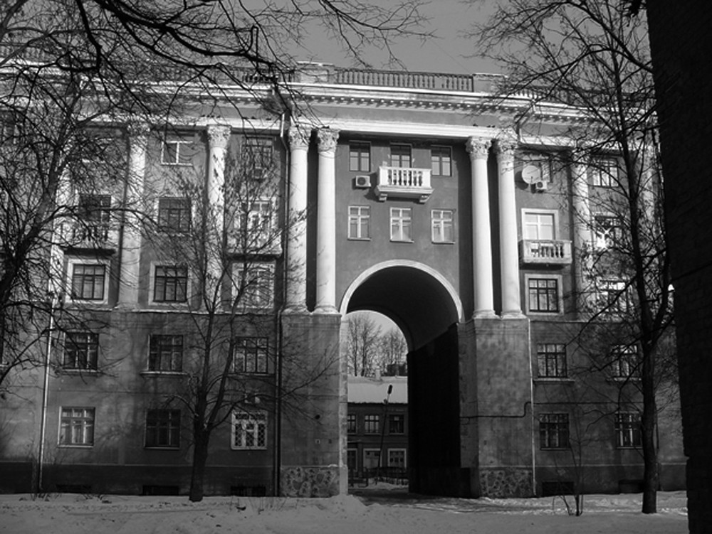 Жилой дом на пр. Октября,28 (1932-1936)