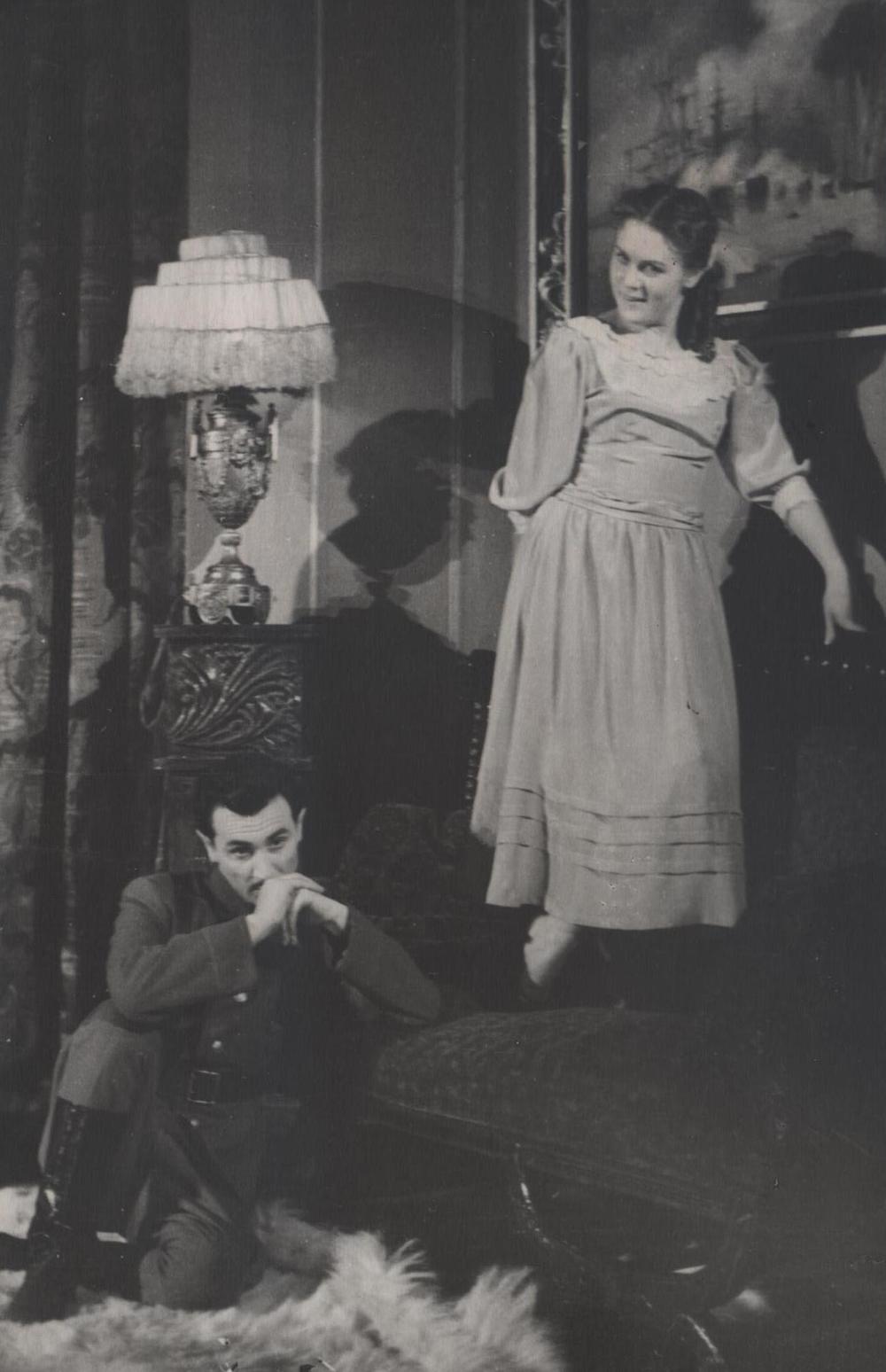 Тамара Никольская в спектакле "Разлом" Б. Лавренёва