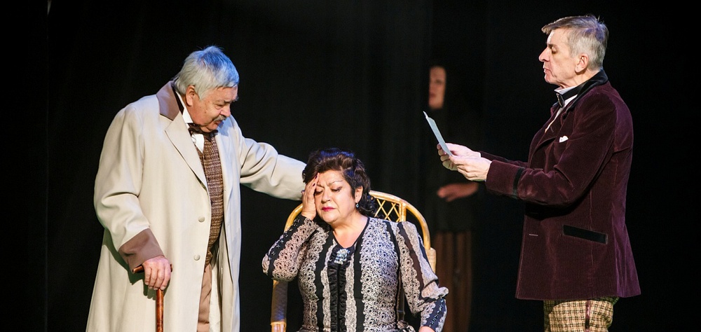 Валерий Смирнов, Татьяна Малькова и Анатолий Пешков в спектакле "Лес". Фото Т.Кучариной