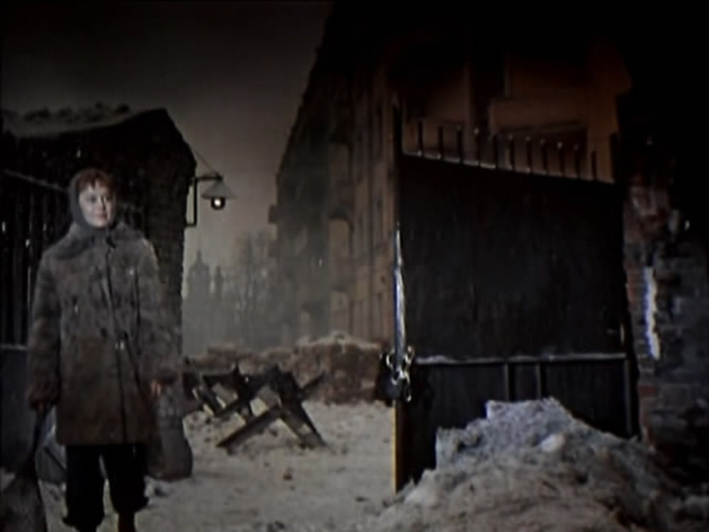 Кадр из фильма. Перспектива ул.Суркова.