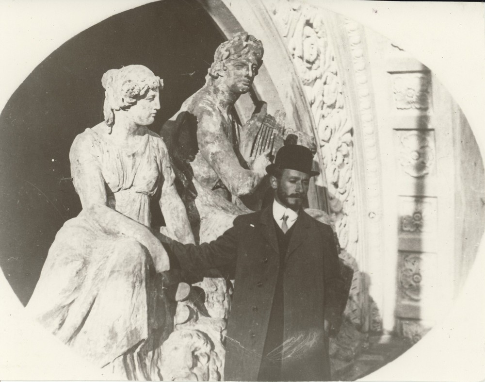 Н.А. Спирин на фасаде строящегося театра. 1911.