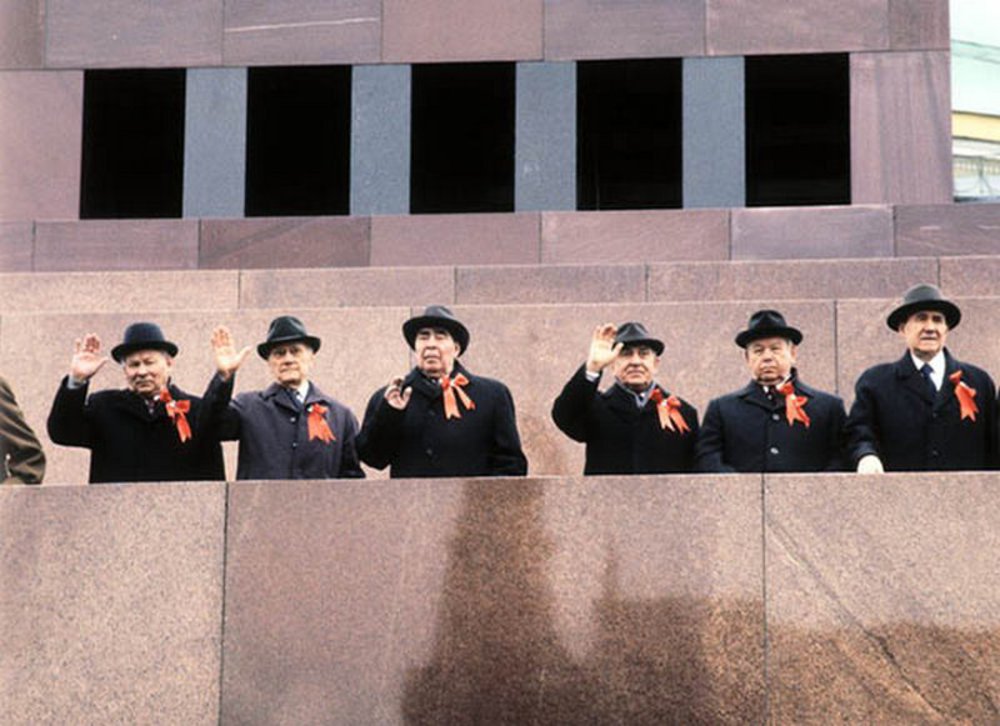 А.П.Кириленко второй справа.