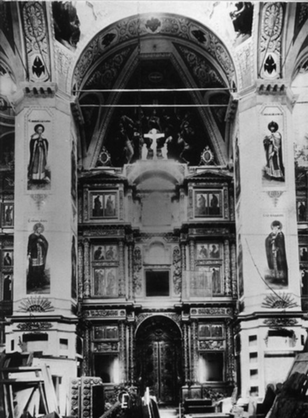 Иконостас Казанского собора после его закрытия. Фото с сайта Казанского монастыря