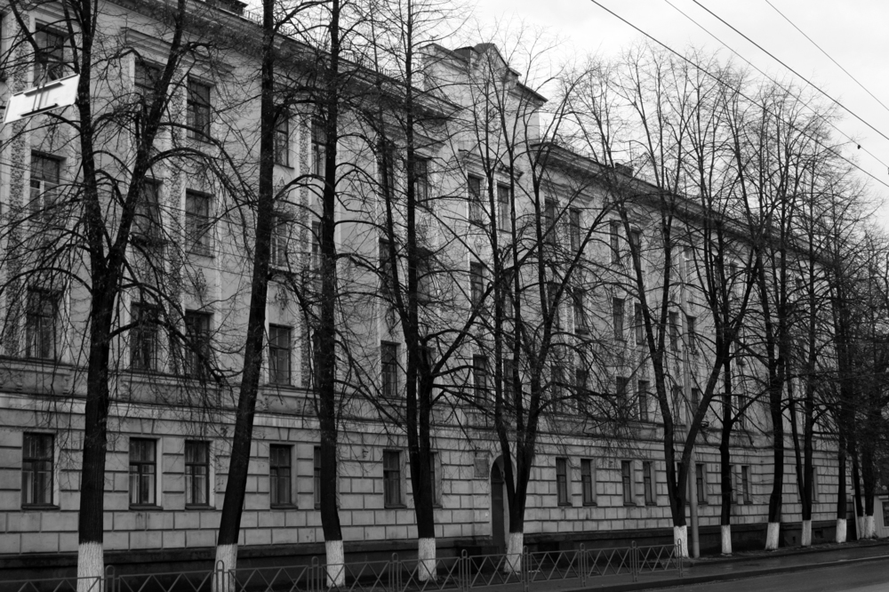 Общежитие ЯЭМЗ на пр.Октября, 44. Арх. П.И. Курицын