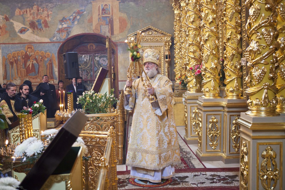 Митрополит Пантелеимон служит в Кафедральном Успенском соборе Ярославля. Сентябрь 2011. Фото С.Метелицы