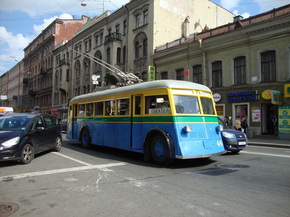 Восстановленный троллейбус ЯТБ-1 в Санкт-Петербурге. 2009