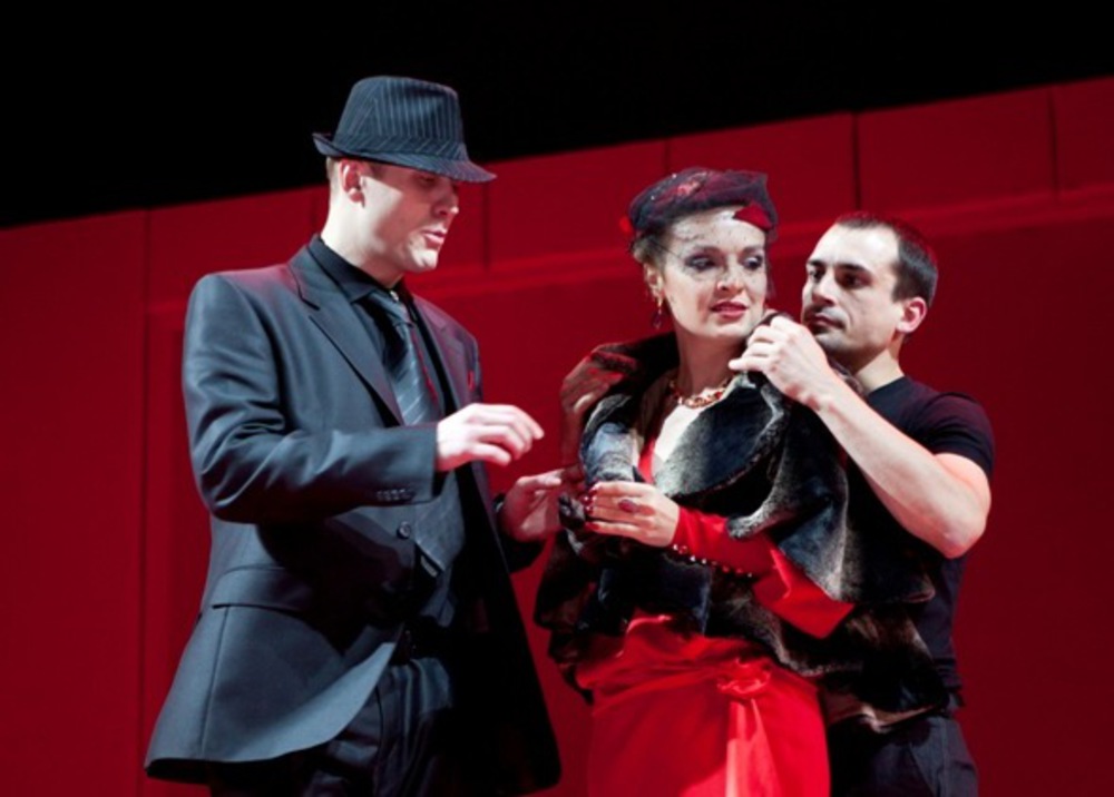 Анастасия Светлова в спектакле "Екатерина Ивановна". Фото Т.Кучариной