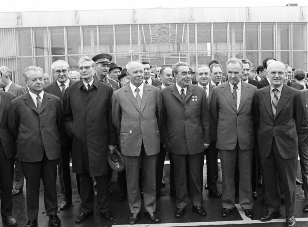 А.П.Кириленко - слева.