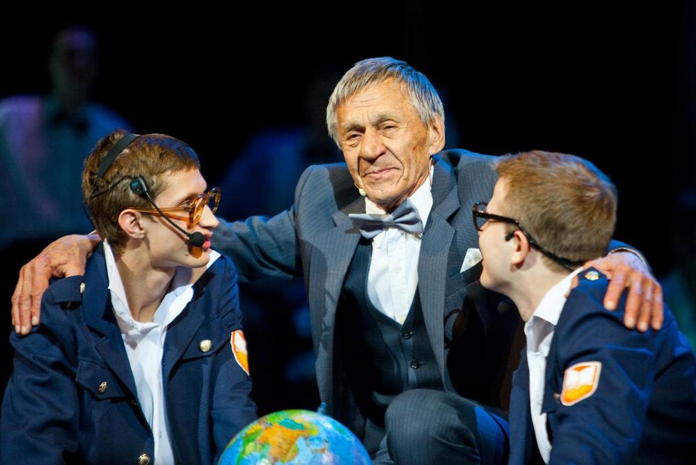 Владимир Шибанков (в центре). Фото с сайта театра