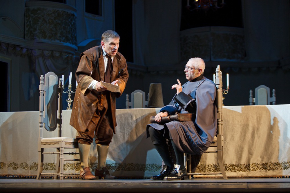 Сергей Куценко и Валерий Соколов в спектакле "Тартюф". Фото Т.Кучариной