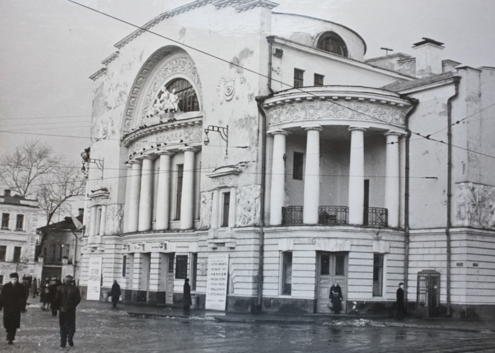 Фото первого театра