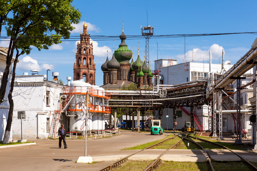 Русские краски ярославль. Завод русские краски Ярославль. Ярославские краски завод. Церковь на территории завода. Завод красок в Ярославле.