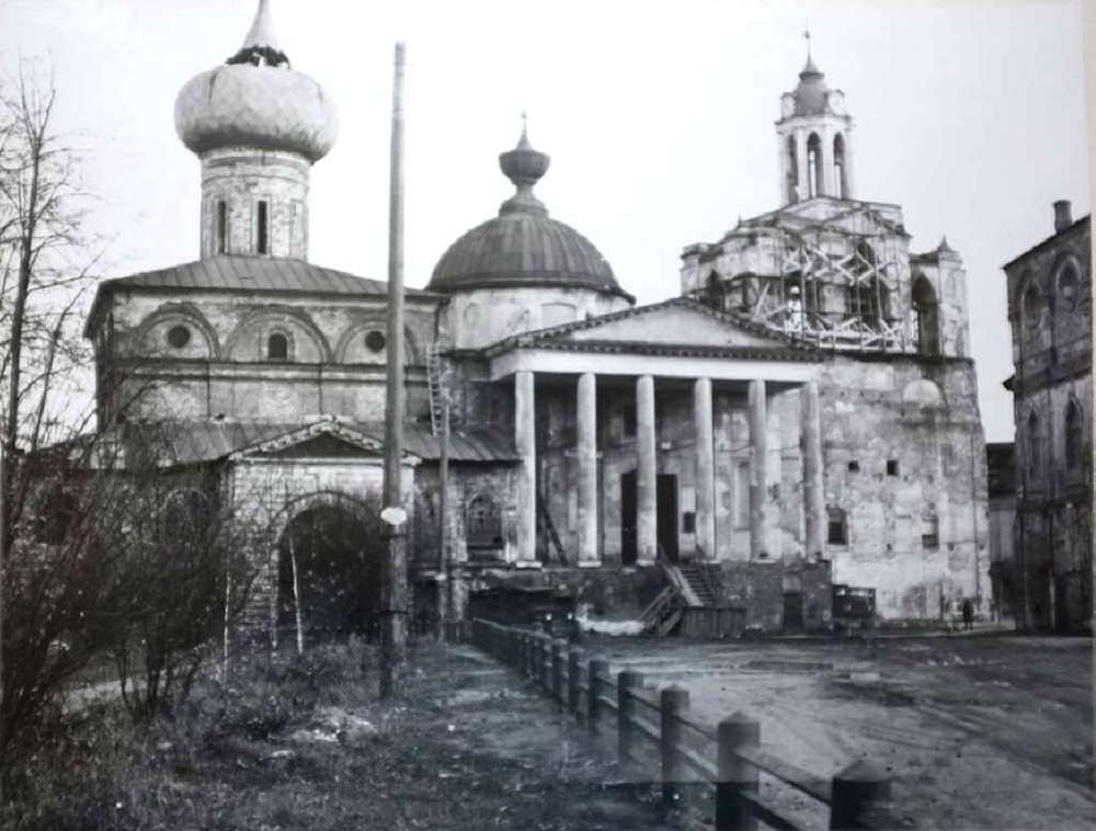 Спасо Пробоинская Церковь Ярославль