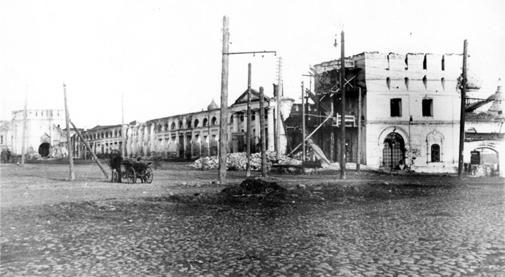 Монастырская стена со стороны Богоявленской площади