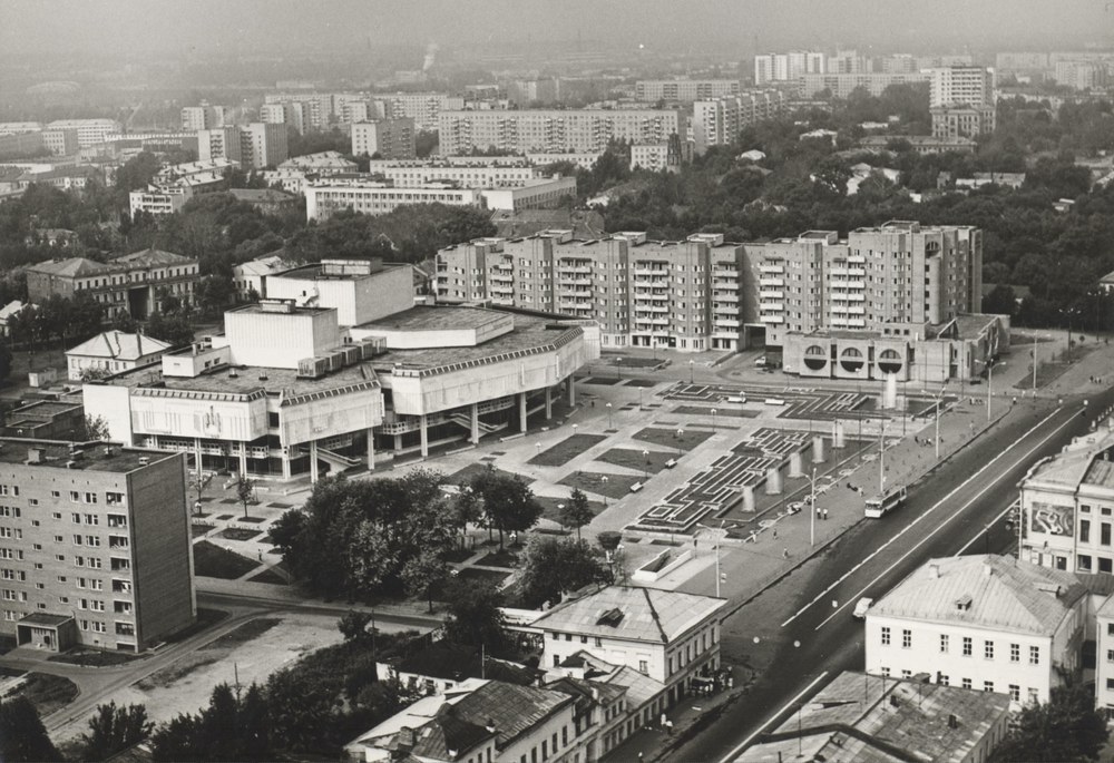 Здание Ярославского ТЮЗа на площади Юности. 1983. Фото из фондов ГАЯО