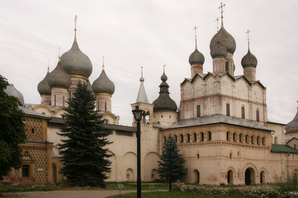 Успенский собор и церковь Воскресения Христова. Вид с юга. Фото В.Юрасова