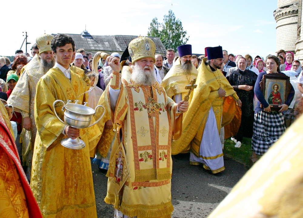 Торжества в честь 100-летия освящения Спасо-Преображенского собора в Кукобое. Июнь 2012. Фото А.Григорьева
