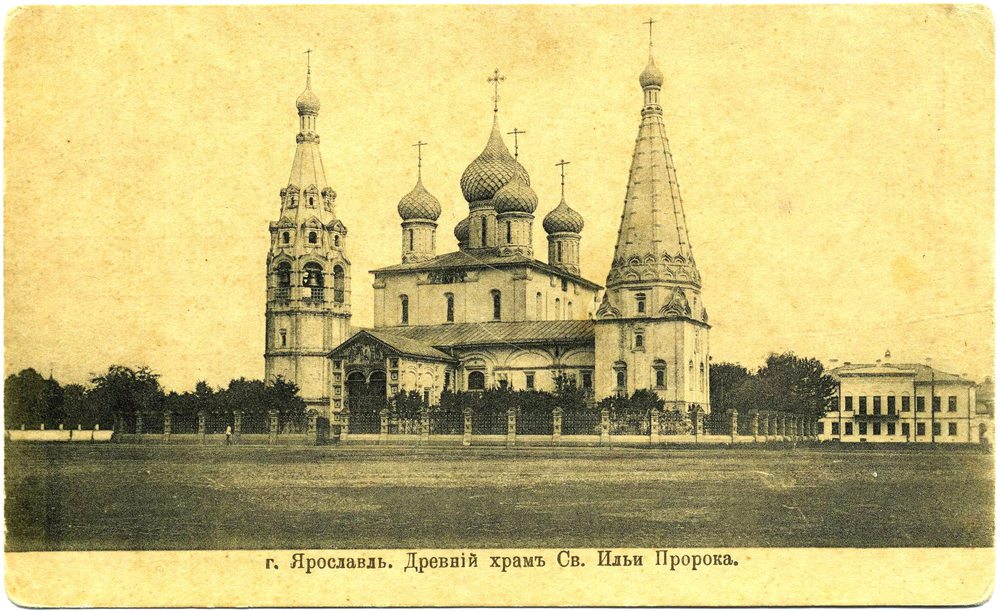 Церковь Ильи Пророка и дом З.И. Сорокиной (справа). Открытка начала ХХ в.