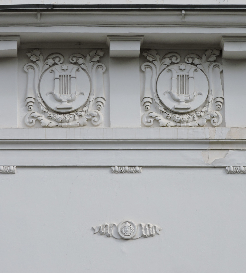 Дом З.И. Сорокиной. Фрагмент оформления фасада. Фото А. Григорьева