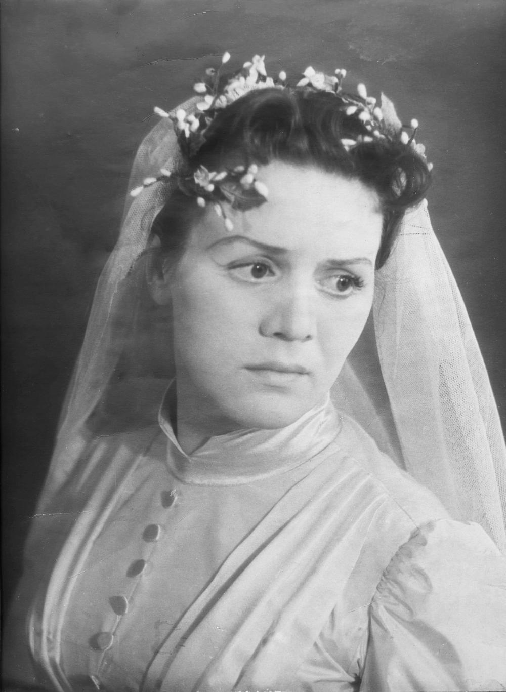 Тамара Никольская в спектакле "Бесприданница" А.Н. Островского