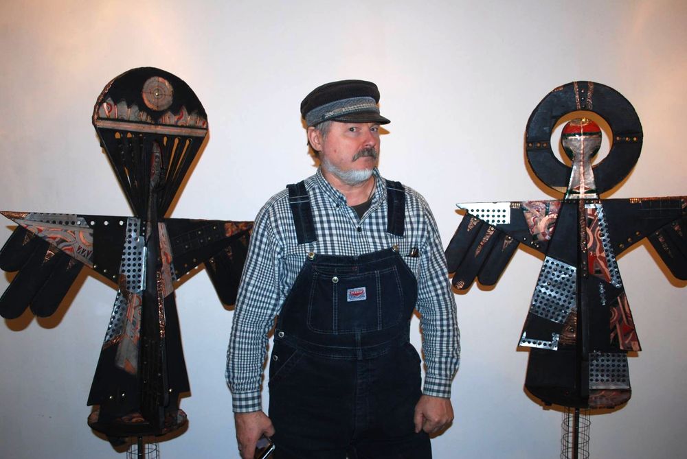 М.П.Бекетов. Объекты "Ангелы Малевича". Дерево, медь, эмаль. 2014