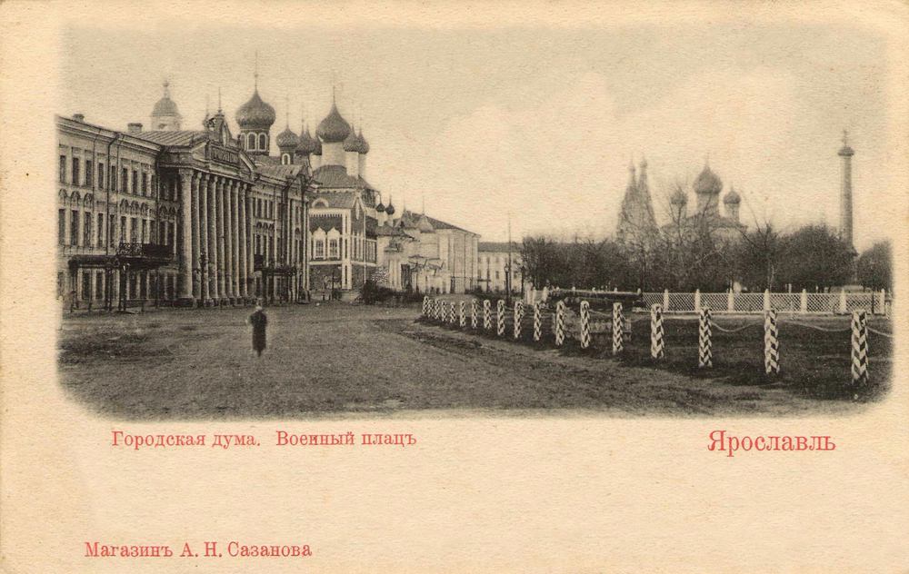 Плац-парадная площадь. Слева - здание городской Думы и Кирилло-Афанасиевский монастырь, <br/>справа - церковь Ильи Пророка и Демидовский столп.