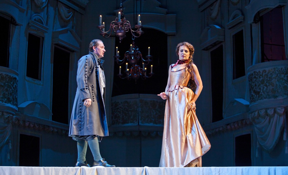 Владимир Майзингер и Анастасия Светлова в спектакле "Тартюф". Фото Т.Кучариной