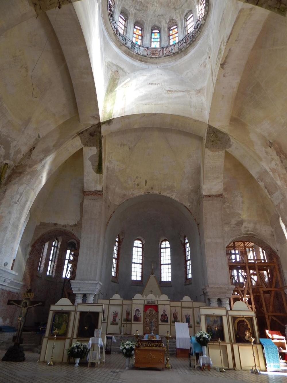 Интерьер собора Казанской иконы Божией Матери Даниловского Казанского монастыря на Горушке