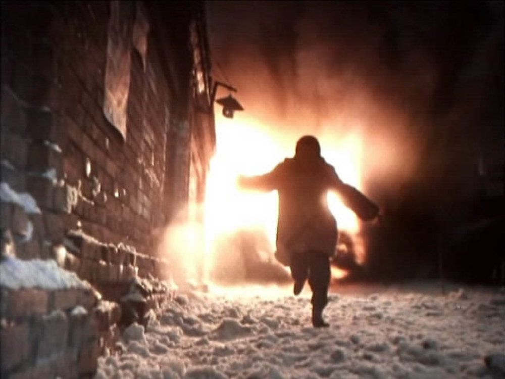 Кадр из фильма. Бомбёжка на ул.Суркова.