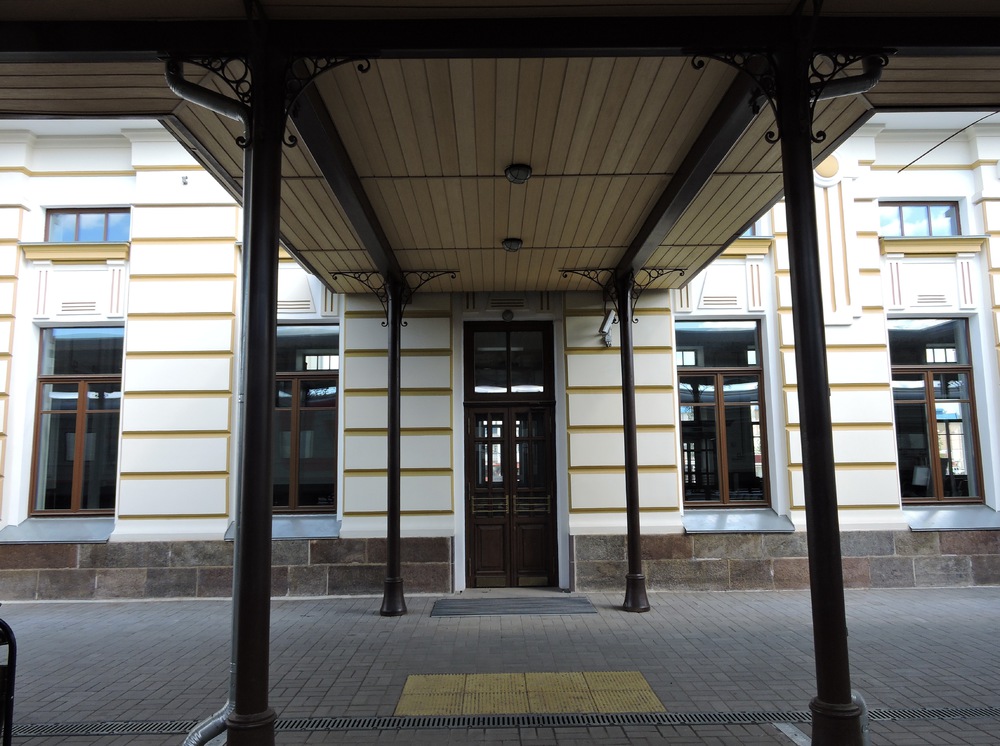 Отреставрированный железнодорожный вокзал в Рыбинске. Вход в зал ожидания. Премия им. П.Д. Барановского за 2015 год. Фото А.Григорьева