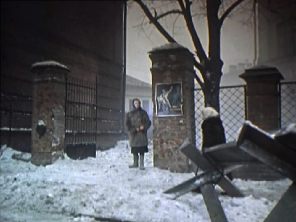 Кадр из фильма. Ул.Советская, вход во двор типографии ЯГТУ.