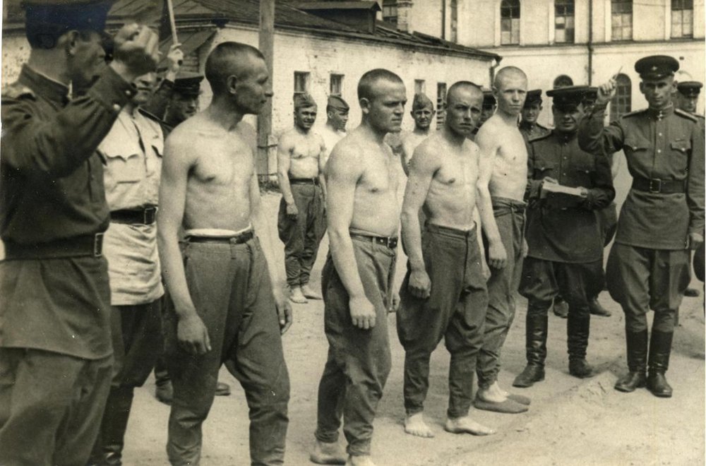 Курсанты Пушкинского (Рыбинского) танкового училища на занятиях по физподготовке. Фото из фондов Рыбинского музея-заповедника