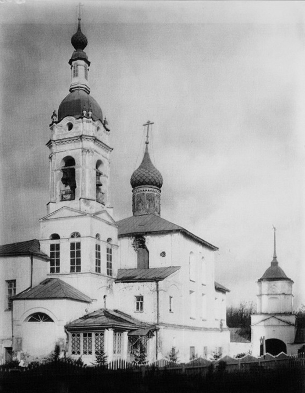 Колокольня Кирилло-Афанасиевской церкви. Вид с запада (со стороны монастырского двора)