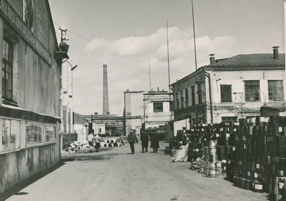 Территория завода