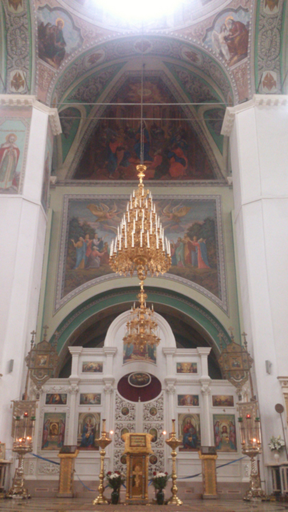 Иконостас Казанского собора. 2000-е гг. Фото с сайта Казанского монастыря