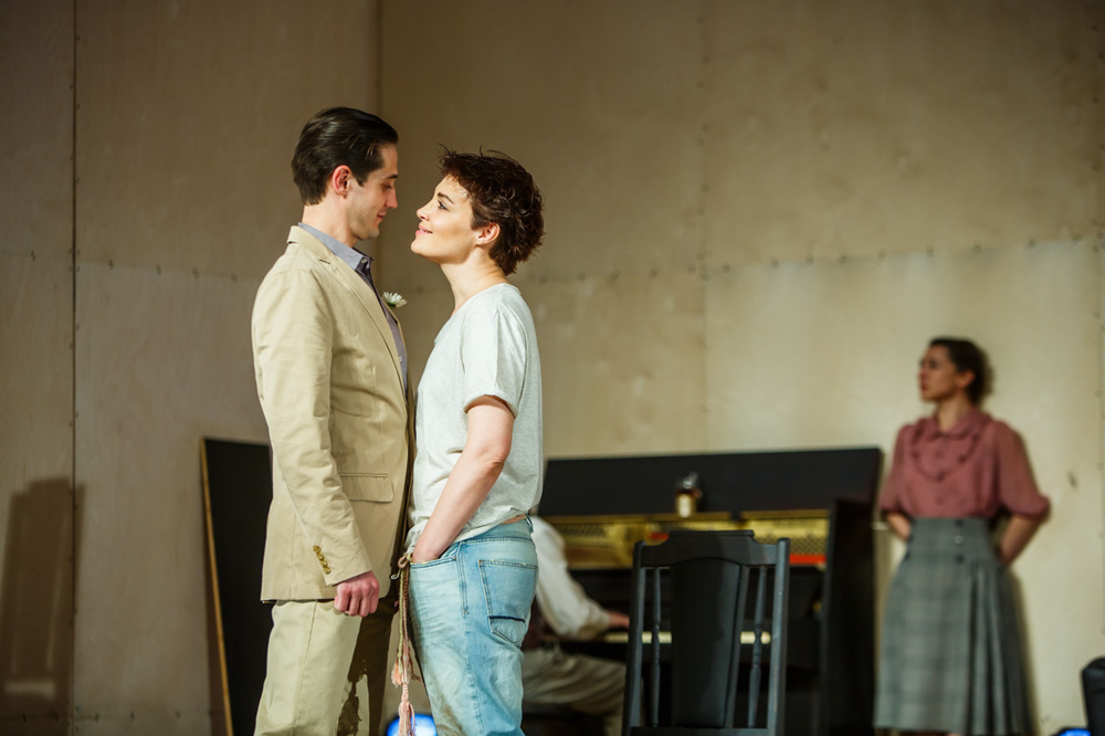 Анастасия Светлова и Максим Подзин в спектакле "Месяц в деревне". Фото Т.Кучариной