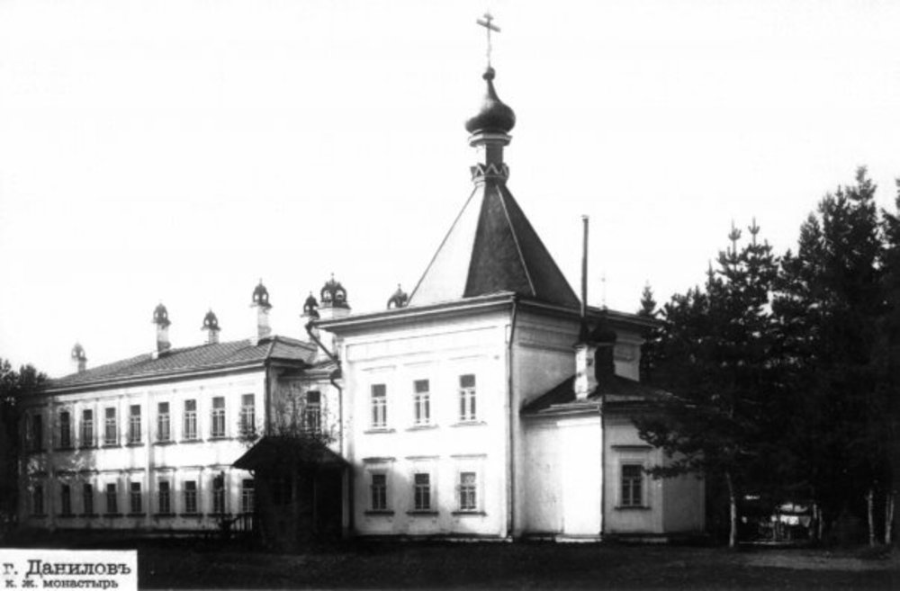 Домовая церковь (не сохранилась) и келии. Начало ХХ века. Фото из музея монастыря